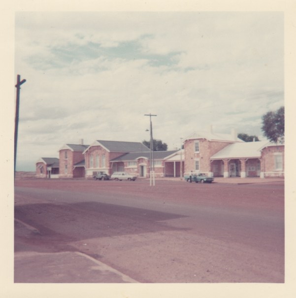 33- Govt Buildings Cue